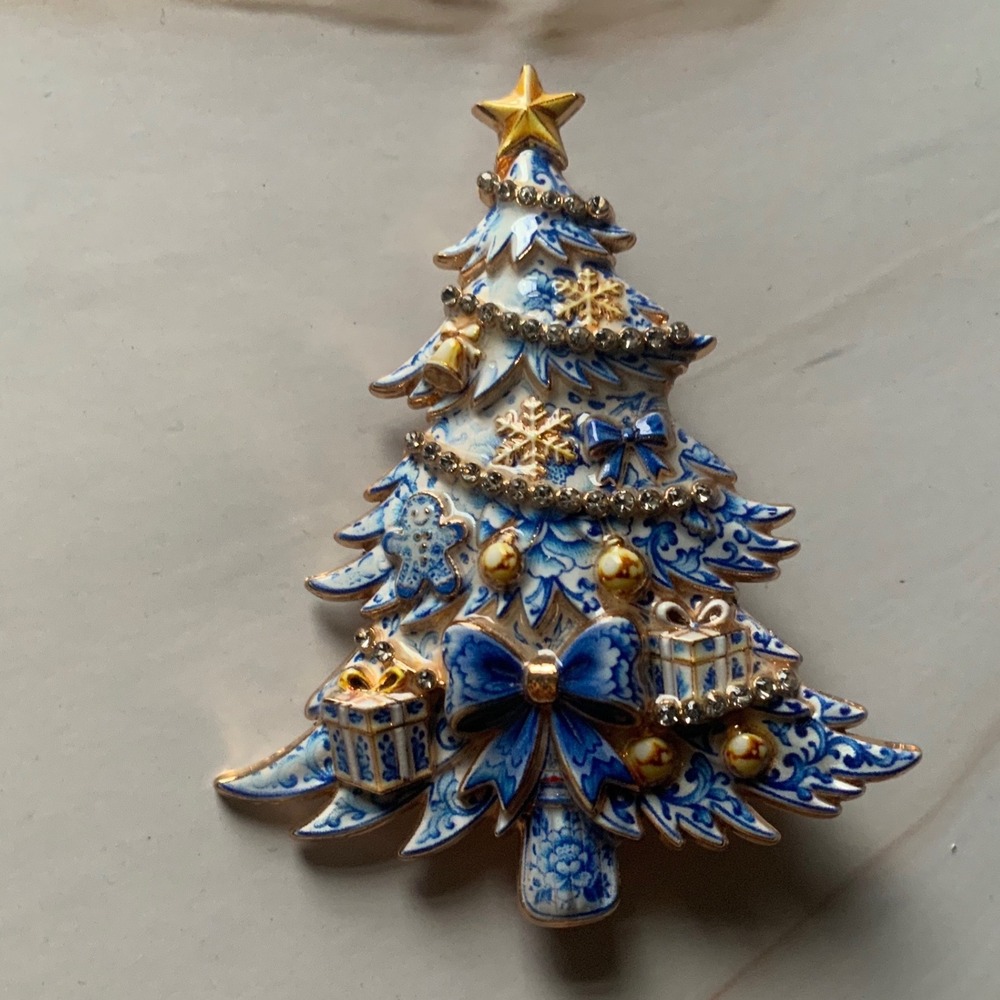 Chinoiserie Blue White Christmas Tree Brooch Pin Delft Style Enamel Holiday Gift